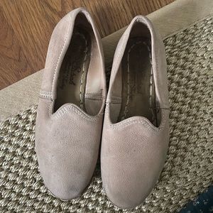 Women’s Beige Nubuck Suede Sabah Shoes Size 37 or Women’s 6-6.5